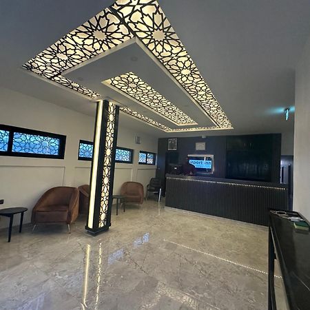 Airport Inn Hotel Ломе Екстериор снимка