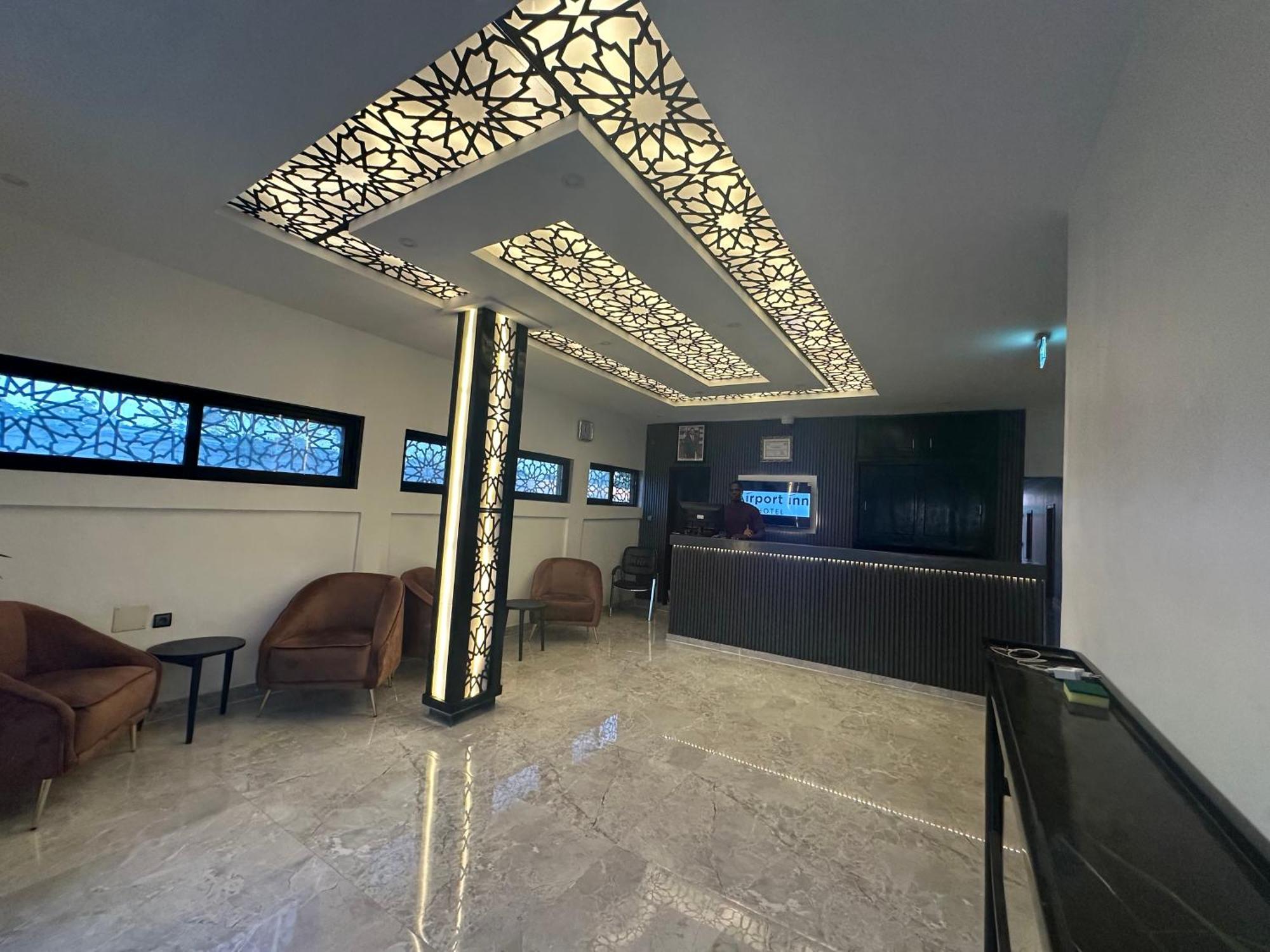 Airport Inn Hotel Ломе Екстериор снимка