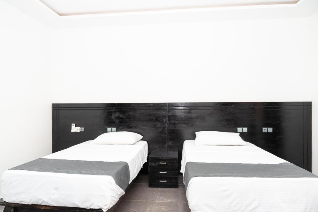 Airport Inn Hotel Ломе Екстериор снимка