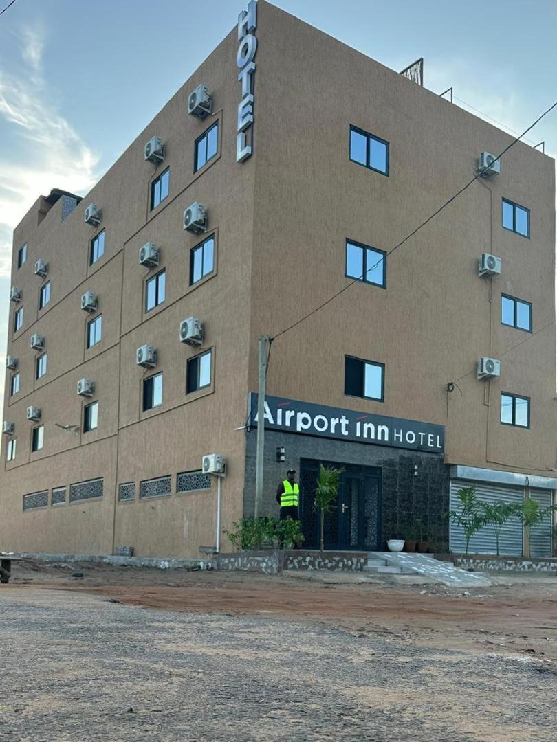 Airport Inn Hotel Ломе Екстериор снимка